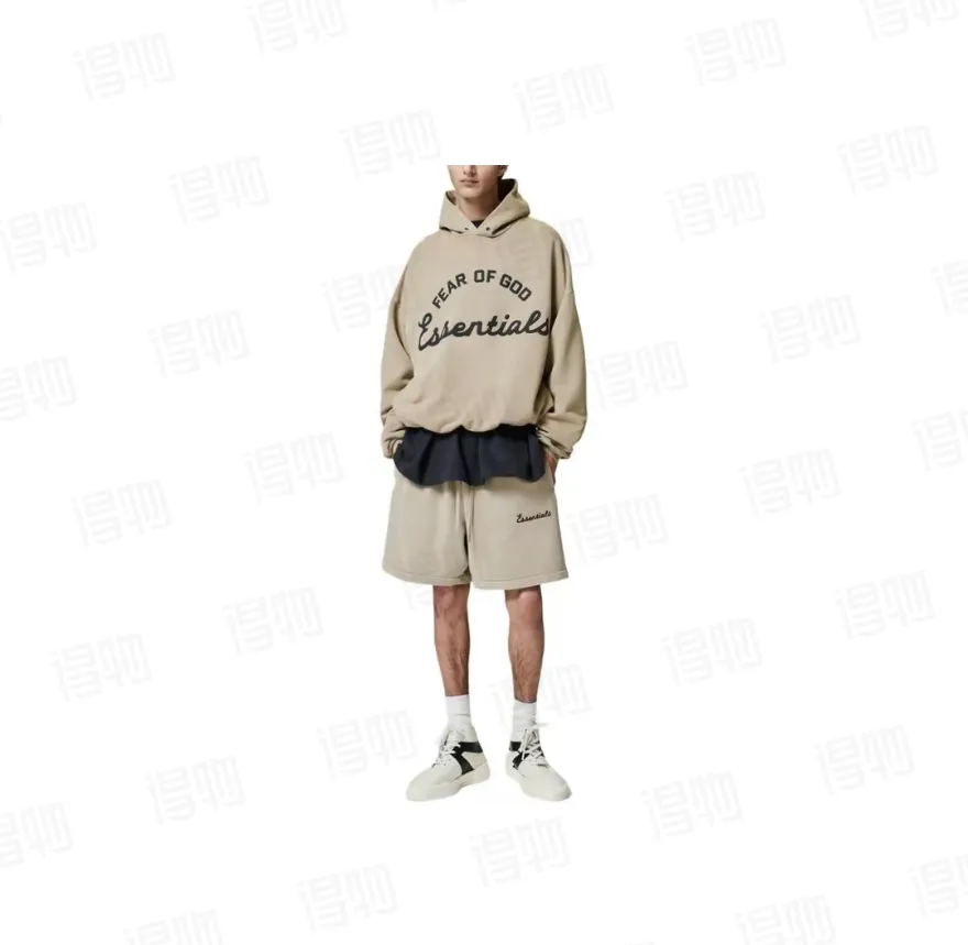 🦋Exclusively for cross-border delivery🦋87 [26SS new product shipment] FEAR OF GOD ESSENTIALS Always On Men's Classic Shorts ESSENTIALS was founded in Los Angeles, USA in 2018. The original intention of its establishment was to let more people wear affordable Versatile trendy items. In terms of fabric tailoring, it follows the same comfort and fineness as FEAR OF GOD, and the design is simplified from complexity, with the eye-catching "ESSENTIALS" LOGO running throughout. ESSENTIALS has been favored by fashion enthusiasts since its launch, and many European and American superstars are also loyal buyers. Color: Retro Black, Dune Color, Smoke Gray Size: XS XL